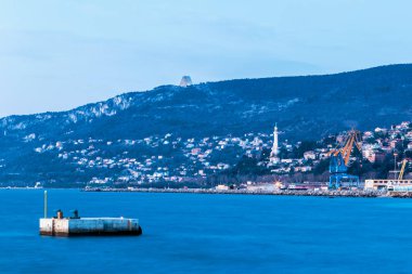 Trieste körfezinde kış akşamı