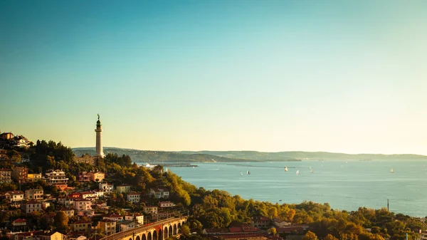 2100 'den fazla teknesi olan dünyanın en büyük yelkenlilerinden biri olan Barcolana.