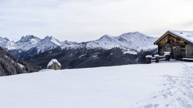 İtalyan Alpleri'nde kış günü