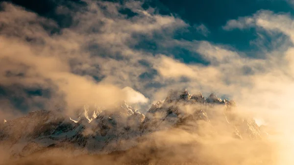 Clouds Surrounding Italian Alps Snowfall — Stock Photo, Image
