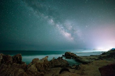 Bir gün yaz Sardunya gökyüzünde güzel Samanyolu'nda