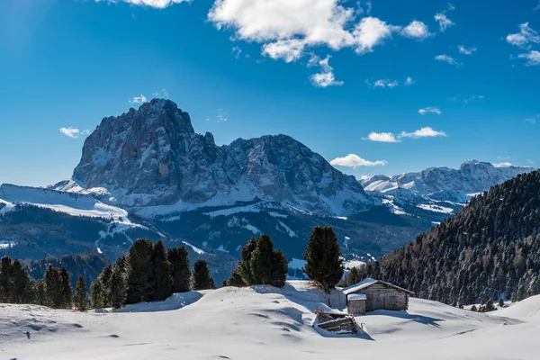 冬の日に美しいイタリアのドロマイト — ストック写真