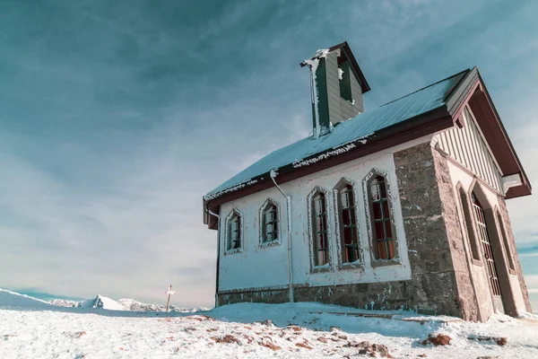 Une Église Sommet Des Alpes Italiennes Par Une Froide Journée — Photo