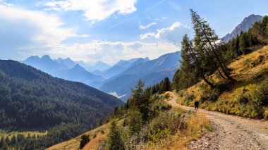 Friuli Venezia-Giulia Alpleri arasında yaz günbatımı