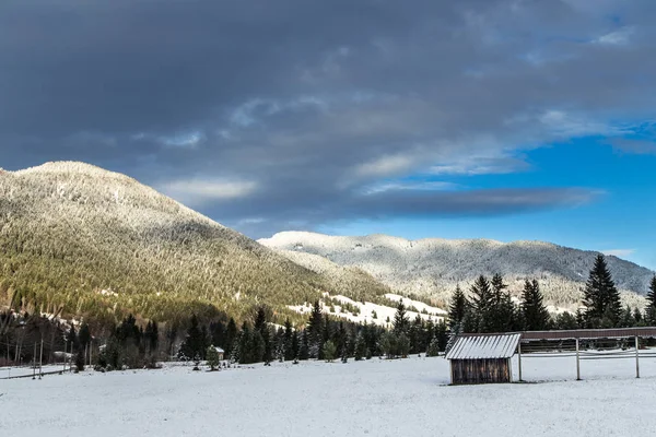 イタリア アルプスの最初の降雪の後の日没 — ストック写真