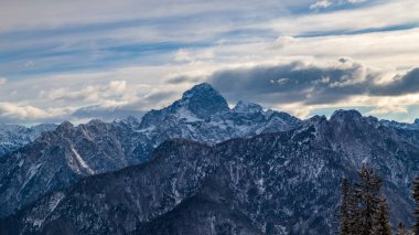 İtalyan Alplerinde Tarvisio 'nun zirveleri