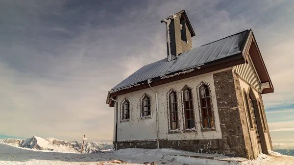 Kościół Szczycie Włoskich Alp Chłodny Zimowy Dzień — Zdjęcie stockowe