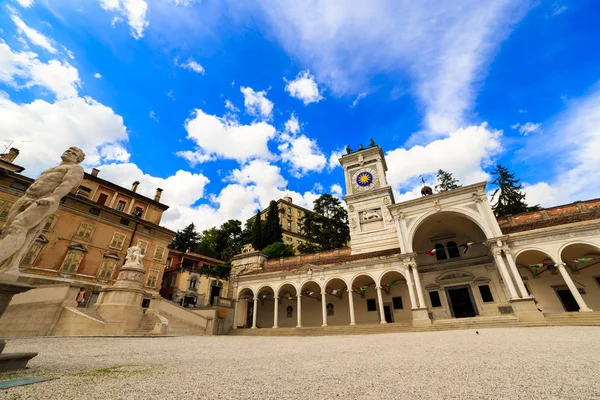 Tarde de primavera en la ciudad de Udine —  Fotos de Stock