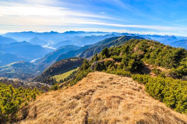 Mount Tersadia İtalyan Alpleri'nde, güneşli sonbahar günü