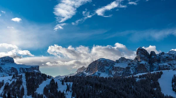 Взимку захід сонця в італійських Альпах — стокове фото