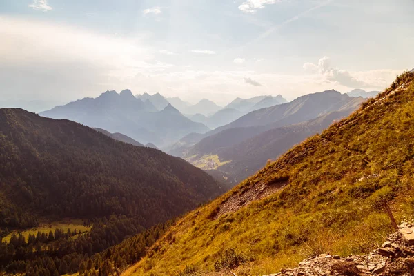 Günbatımı Carnic Alps, Friuli Venezia Giulia, İtalya için