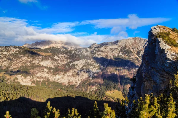 Slunečný podzimní den na hoře Salinchiet v italských Alpách — Stock fotografie