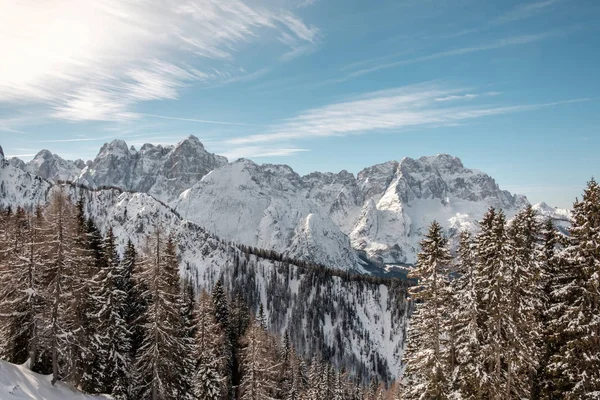 Dia de inverno nos alpes de Friuli Venezia-Giulia — Fotografia de Stock