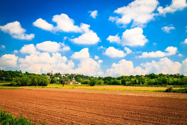 Primavera en los campos de Italia — Foto de Stock