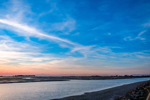 Pôr do sol de primavera na lagoa de Grado — Fotografia de Stock