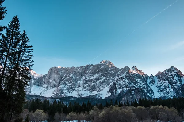 Slunce zapadá na Mangart, Italské Alpy — Stock fotografie