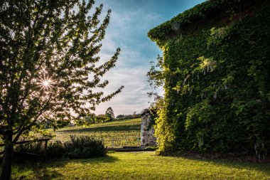İtalya kırsalında terk edilmiş çiftlik