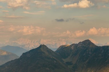 Günbatımı Carnic Alps, Friuli Venezia Giulia, İtalya için