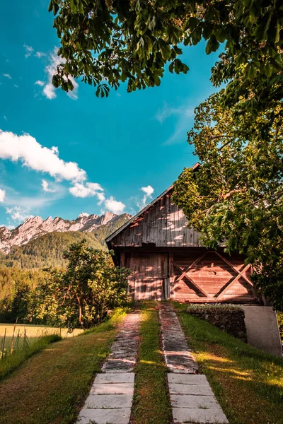 Lato dotarło do włoskich Alp — Zdjęcie stockowe