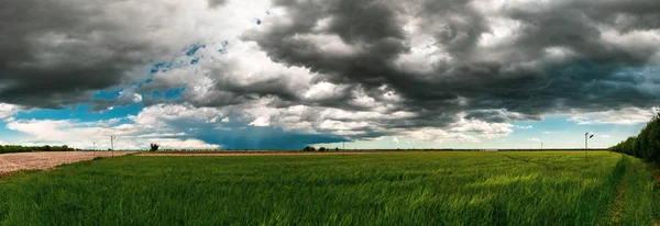 Gran tormenta en los campos de Italia —  Fotos de Stock