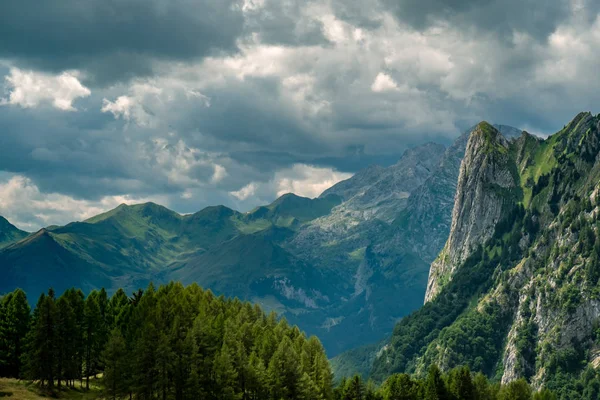 Carnic Alpleri'nde yaz günü trekking, Friuli Venezia-Giulia, I
