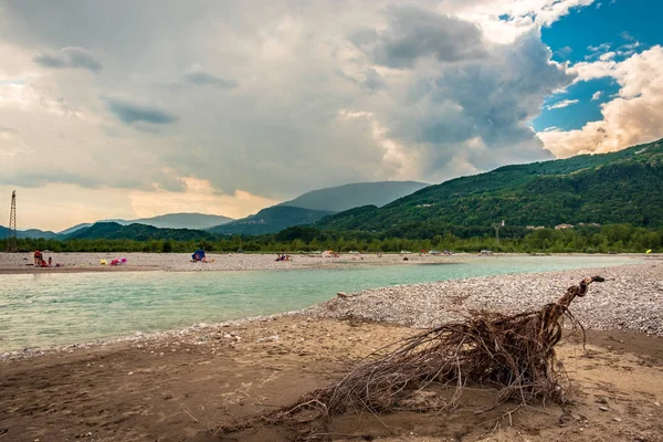 Tormenta sobre el río Tagliamento en un caluroso día de verano —  Fotos de Stock