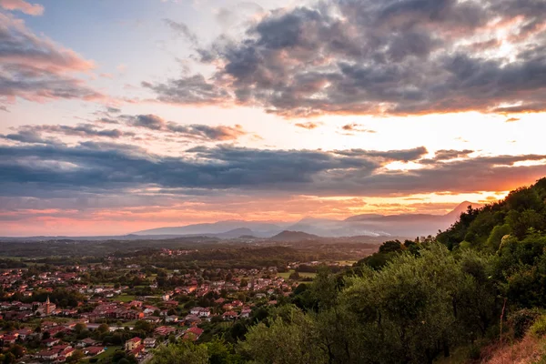 Stormy sunset in the italian countryside — Stock Photo, Image