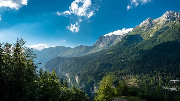 O grupo Montasio nos Alpes Julianos — Fotografia de Stock