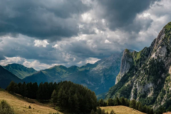 Verão trekking dia nos Alpes Cárnicos, Friuli Venezia-Giulia, I — Fotografia de Stock