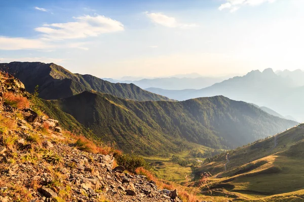 Puesta de sol en los Alpes Cárnicos, Friuli Venezia-Giulia, Italia —  Fotos de Stock