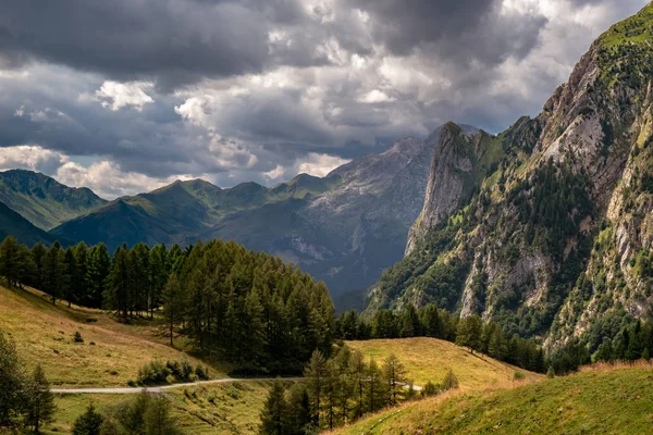 Verão trekking dia nos Alpes Cárnicos, Friuli Venezia-Giulia, I — Fotografia de Stock