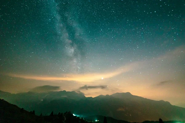 Vía Láctea sobre el grup Canin en una noche de verano — Foto de Stock