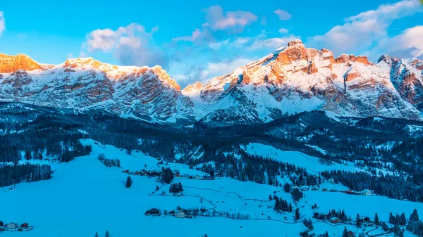 Tramonto invernale sulle Alpi italiane — Foto Stock