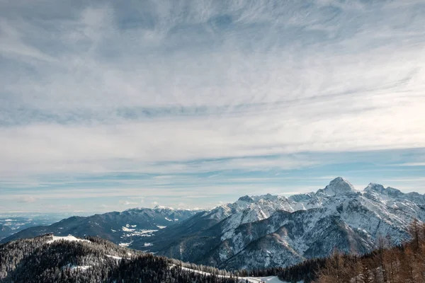 Vinterdag i alpene i Friuli Venezia-Giulia – stockfoto