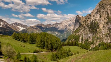 Friuli-Venezia Giulia Alplerinde güneşli bir gün, İtalya