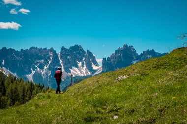 Friuli-Venezia Giulia Alplerinde güneşli bir gün, İtalya