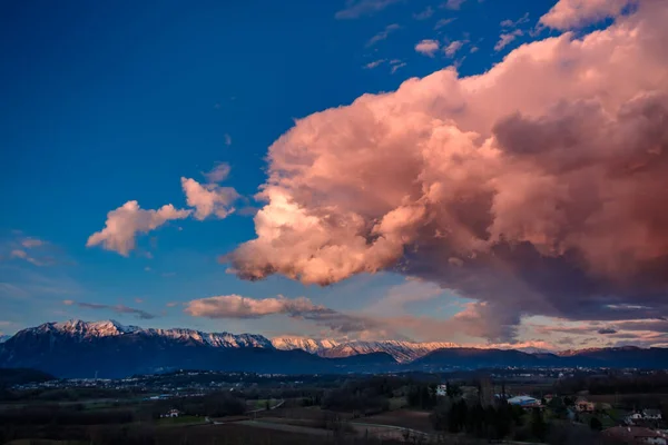 Sole Passa Dietro Nuvole Sulla Campagna Udine Friuli Venezia Giulia — Foto Stock