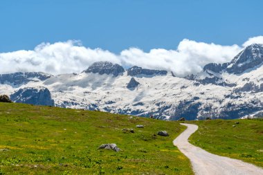 Montasio planında güzel bir bahar günü, Julian Alps, Friuli-Venezia Giulia, İtalya