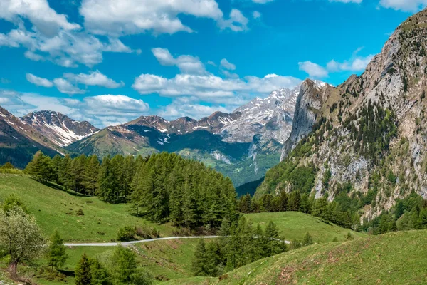 Maio Dia Ensolarado Nos Alpes Friuli Venezia Giulia Itália — Fotografia de Stock