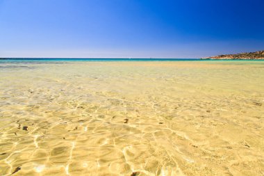 İtalya 'nın Sardinya sahilinde bir yaz günü