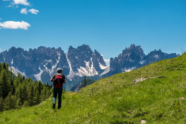 Friuli-Venezia Giulia Alplerinde güneşli bir gün, İtalya