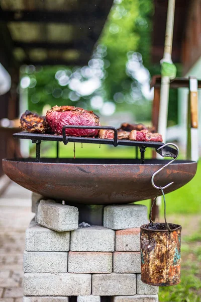 여름은 Bbq 하기에 계절입니다 — 스톡 사진