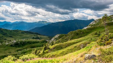 İtalya 'nın Friuli Venezia-Giulia Alplerinde yaz günü
