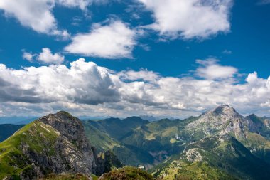 İtalya 'nın Friuli Venezia-Giulia Alplerinde yaz günü