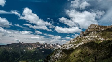 Friuli-Venezia Giulia Alplerinde güneşli bir gün, İtalya