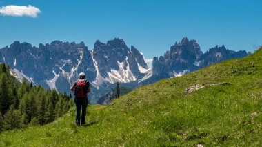 Friuli-Venezia Giulia Alplerinde güneşli bir gün, İtalya