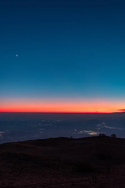 寒冷的冬日 弗留利 朱利亚地区夸尔南峰落日 — 图库照片