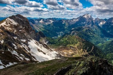 Friuli-Venezia Giulia Alplerinde güneşli bir gün, İtalya