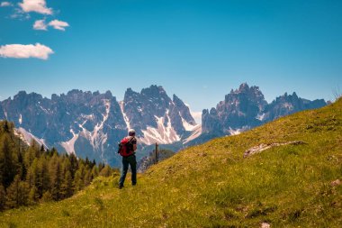 Friuli-Venezia Giulia Alplerinde güneşli bir gün, İtalya