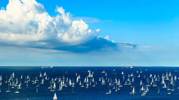 2100以上のボートを持つ世界最大のレガッタの1つ バルコラーナ — ストック写真